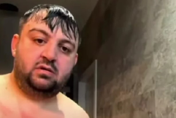Rumunski političar na sastanku se pojavio ispod tuša