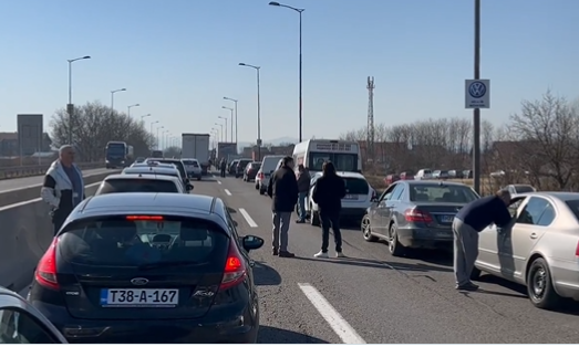 Gužva na putu Klašnice -Trn zbog saobraćajne nesreće