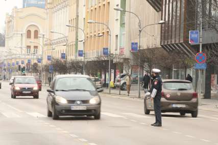 Već 2. put u nekoliko dana: Ne rade semafori u centru Banjaluke, policija reguliše saobraćaj (FOTO)