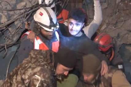 Spasavanje tinejdžera u Turskoj ispod ruševina