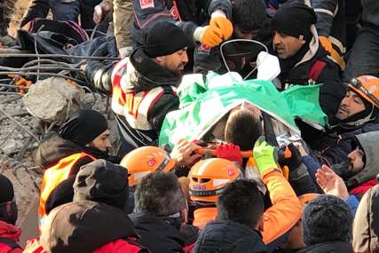 Pod ruševinama bili više od 100 SATI: Majka i sin spaseni nakon razornog zemljotresa u Turskoj