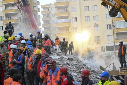 Spasioci izvukli petočlanu porodicu: Proveli pod ruševinama 129 sati