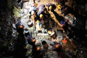 Noćno spasavanje ljudi nakon zemljotresa u Turskoj