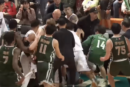 Bivši NBA as u centru haosa: Trener nasrnuo na igrača, pa NASTALA OPŠTA TUČA (VIDEO)