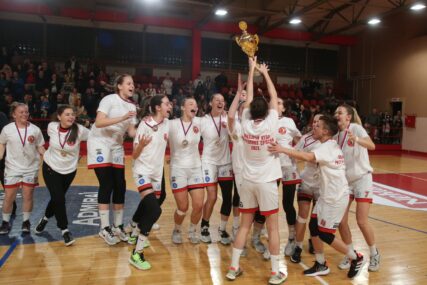 Košarkašice Orlova sa peharom Kupa Srpske