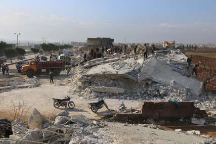 Sve srušeno, jedna zgrada neoštećena: Širi se fotografija iz epicentra zemljotresa u Turskoj (FOTO)