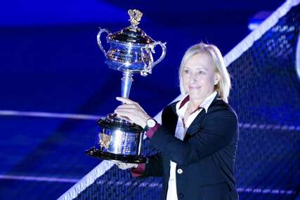 Martina Navratilova sa trofejom