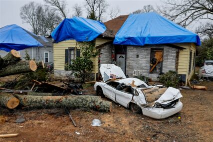 Snažan tornado u Americi: Nevrijeme odnijelo 7 života, uništene kuće (VIDEO)