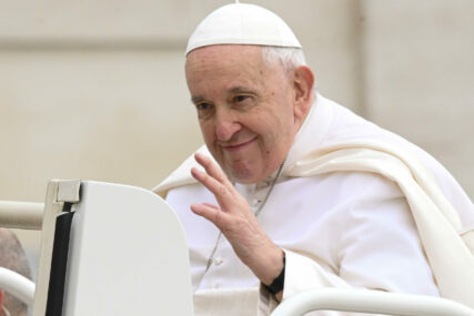 "Rat u Ukrajini je ludilo" Papa Franjo poručio da je mir krajnji cilj