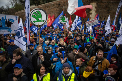 Narod na ulicama Češke: Demonstranti se protive najavljenoj penzionoj reformi (VIDEO)