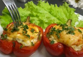 Punjene paprike s piletinom i gljivama: Spremite ukusan obrok za čitavu porodicu (VIDEO)