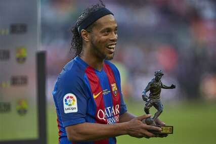 Ronaldinjo sa trofejom