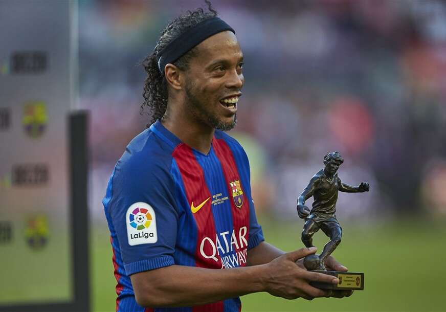 Ronaldinjo sa trofejom