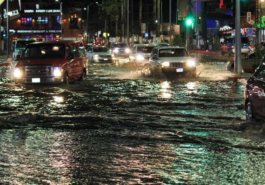 Ulice pod vodom u Kaliforniji