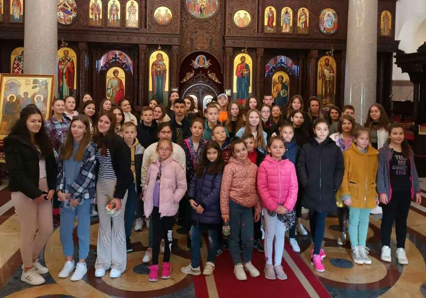 Zajedničke posjete vjerskim objektima i nacionalnim spomenicima: Saradnja komšijskih KUD-ova iz Laminaca i Dubrava (FOTO)