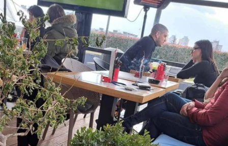 Dejan Dragojević u kafiću sa novom djevojkom
