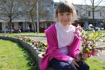 Proljeće miriše kao bakini kolači i djedove voćke: Lasta Sofija Jović, maštovita učenica drugog razreda iz Gradiške (FOTO)