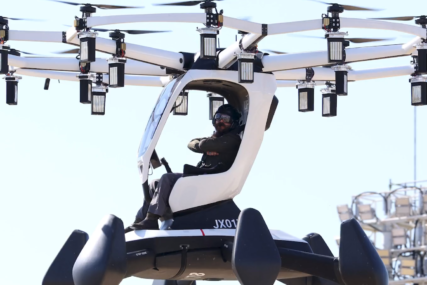 Vozilo budućnosti: Leteći automobil sa ljudskom posadom uspješno testiran u Japanu (VIDEO)