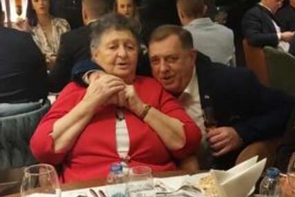 "Srpkinja je mene majka rodila" Dodik uz pjesmu, porodicu i prijatelje proslavio 64. rođendan (VIDEO, FOTO)