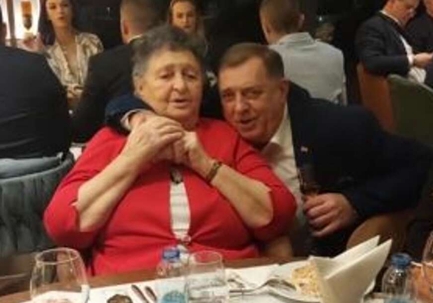 "Srpkinja je mene majka rodila" Dodik uz pjesmu, porodicu i prijatelje proslavio 64. rođendan (VIDEO, FOTO)