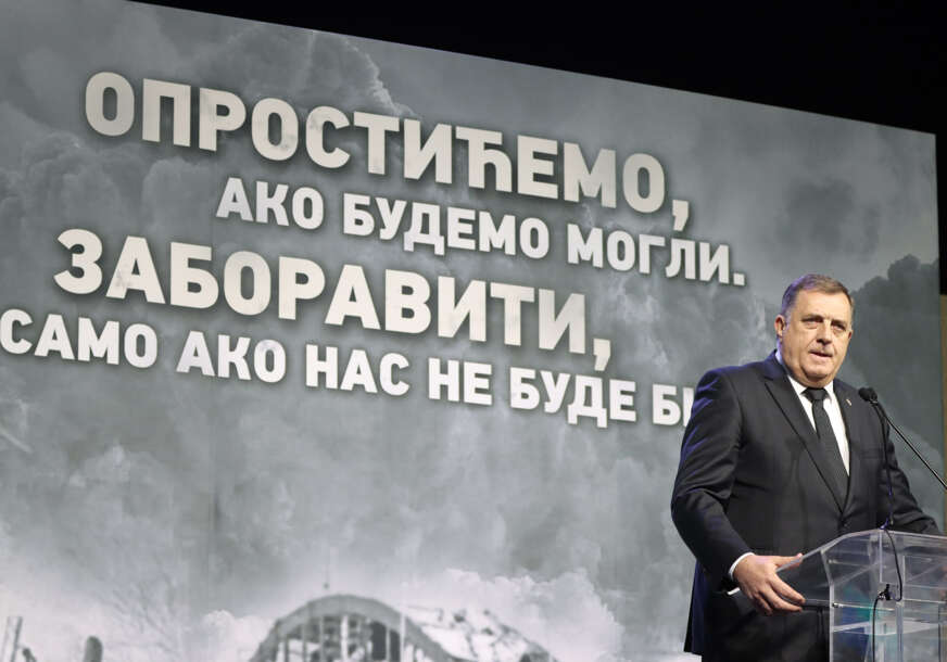 Milorad Dodik drži govor