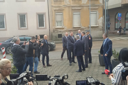 Dodik stigao u Bijeljinu: Predsjednik Srpske sastao se sa oficirima i komandantima VRS i MUP (FOTO)