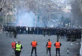 GROBARI ZAPOČELI PROTEST Navijači Partizana se okupili ispred stadiona pred spektakl u Areni (FOTO)