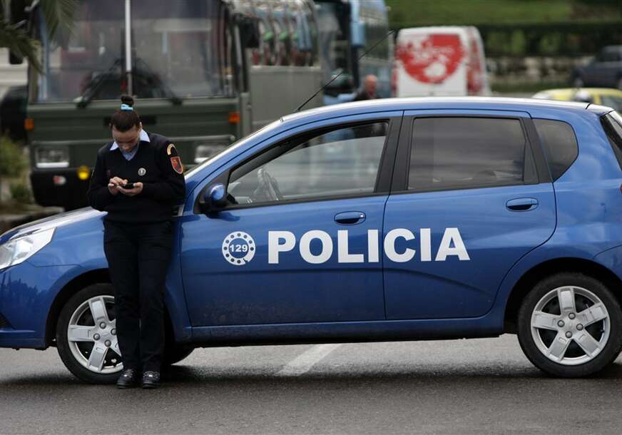 Policijsko auto Albanija