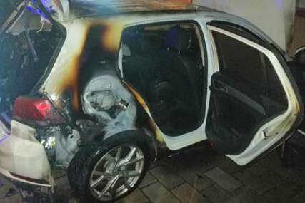 UHAPŠEN PIROMAN Banjalučanin sinoć zapalio auto, pa se nagutao dima i pozlilo mu (FOTO)
