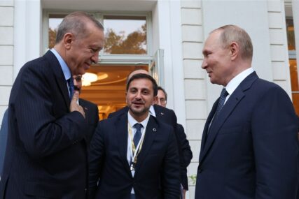"Što prije postići diplomatski prekid neprijateljstava" Putin i Erdogan razgovarali telefonom o situaciji u Ukrajini