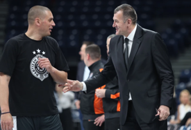 (FOTO) SPEKTAKL NA JADRANU Partizanove legende igraju u Crnoj Gori, pozvali sve Grobare da ih podrže