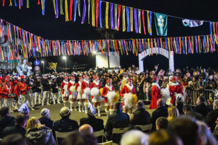 Završen 54. Praznik mimoze: Karneval oborio rekord po broju učesnika i zemalja (FOTO)