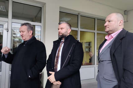 Stojan Vukajlović sa advokatima