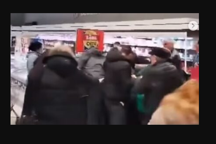 Bitka za ćevape: Nevjerovatne scene iz tržnog centra (VIDEO)