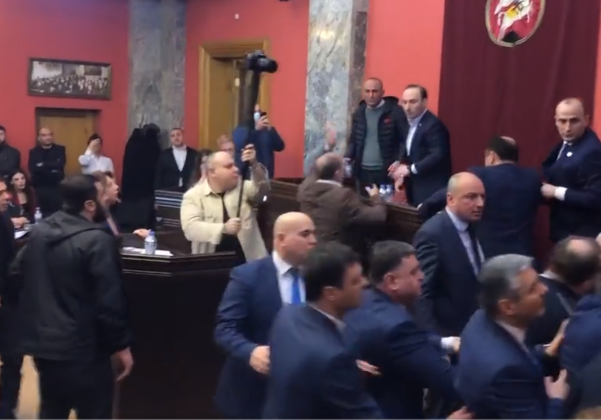 Tuča u gruzijskom parlamentu