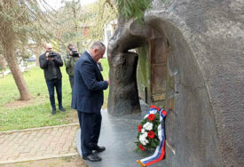Dan opštine u Milićima: Višković položio vijenac  palim srpskim borcima