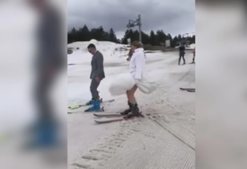 Nesvakidašnje vjenčanje u Srbiji: Mladenci USKIJALI u brak, gosti igrali kolo u pancericama (VIDEO)