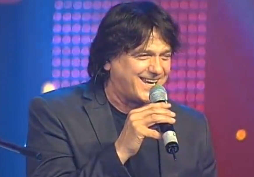 Zdravko Čolić pjeva na koncertu 2012. godine