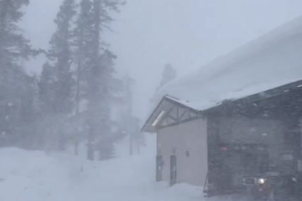 Epska zima u Kaliforniji: Hiljade ljudi zaglavljeno u snijegu (VIDEO)