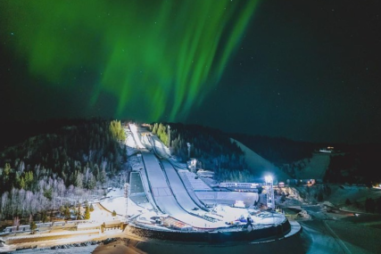 Aurora borealis obasjala skakaonicu u Norveškoj: Prisutni zabilježili nevjerovatne prizore koji oduzimaju dah (FOTO)