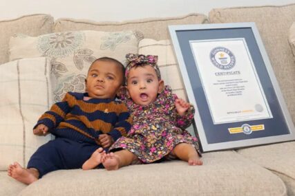 Na svijet stigli 18 nedjelja ranije: Prijevremeno rođeni blizanci ušli u Ginisovu knjigu rekorda (VIDEO)