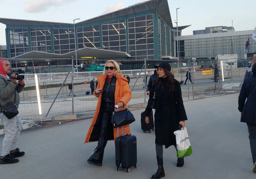 Prijovićka i Lepa Brena stigle na aerodrom zajedno
