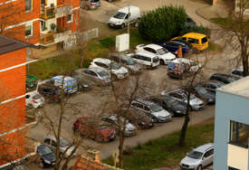SKUPO PARKIRANJE Grad Doboj daje gotovo 500.000 KM godišnje za KONTROLU PARKINGA