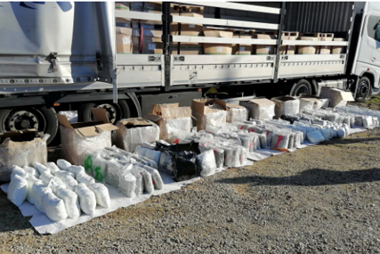 "Pali" tokom primopredaje na auto-putu: Turci sa Kosova uhvaćeni sa 220 kilograma droge