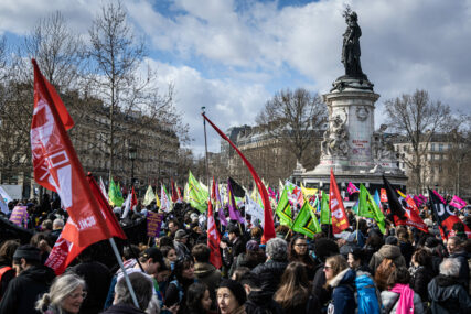 Protesti u Francuskoj se ne smiruju: Na ulicama 13.000 policajaca