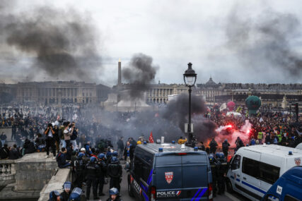 Francuska paralisana blokadama i štrajkovima: Komentar Emanuela Makrona dolio ulje na vatru