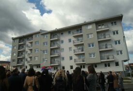 Nakon 28 godina uz pomoć Evropske unije i SAD: 50 porodica izbjeglica i raseljenih lica dobilo krov nad glavom u Adi (FOTO)