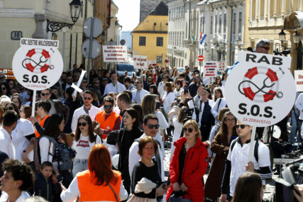 SOS ZA ZDRAVSTVO Na protestu u Zagrebu oko 1.500 ljekara