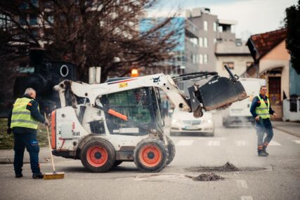 Nova akcija: U toku sanacija udarnih rupa u užem gradskom jezgru