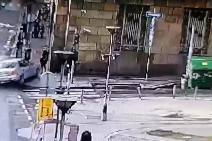 Drama na putu: Kolima se zakucao u zgradu i priklještio ženu (UZNEMIRUJUĆI VIDEO)